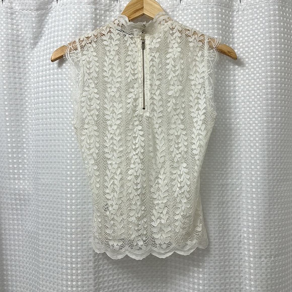 Dynamite high neck lace sleeveless top - Picture 2 of 2